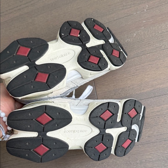 New Balance 9060 Grey & White Mesh Suede Runner with Logo Accent | Size EU 37 - Picture 10 of 15